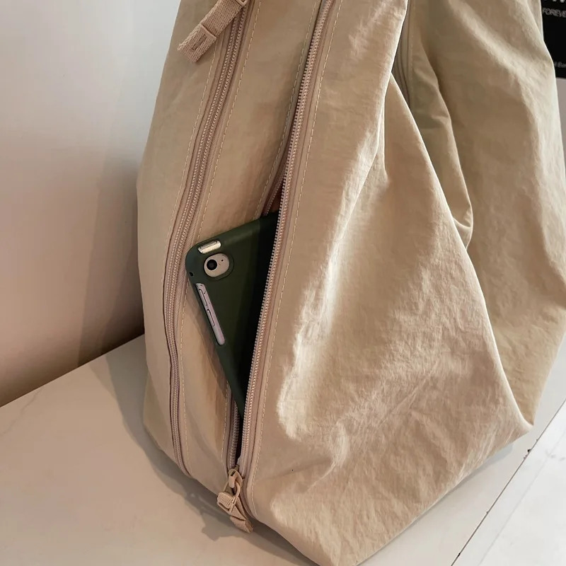 Chic Solid Color Nylon Tote Bag with Multiple Zipper Pockets Large Capacity Casual Shoulder Bag for College Work Everyday Use 260306