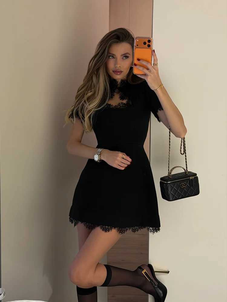 Lace Patchwork Hollow Out Bodycon Sheath High Collar Women Dresses Half Sleeves Outfits Sexy Club Fashion Female Mini Vestidos M260304
