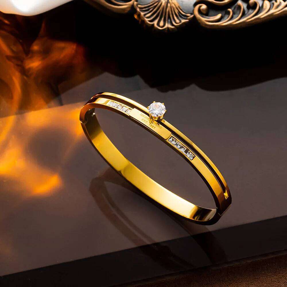 Freshly released 18K gold-plated stainless steel women's bracelet: unique stone set pattern, fashionable wrist jewelry XJ260303