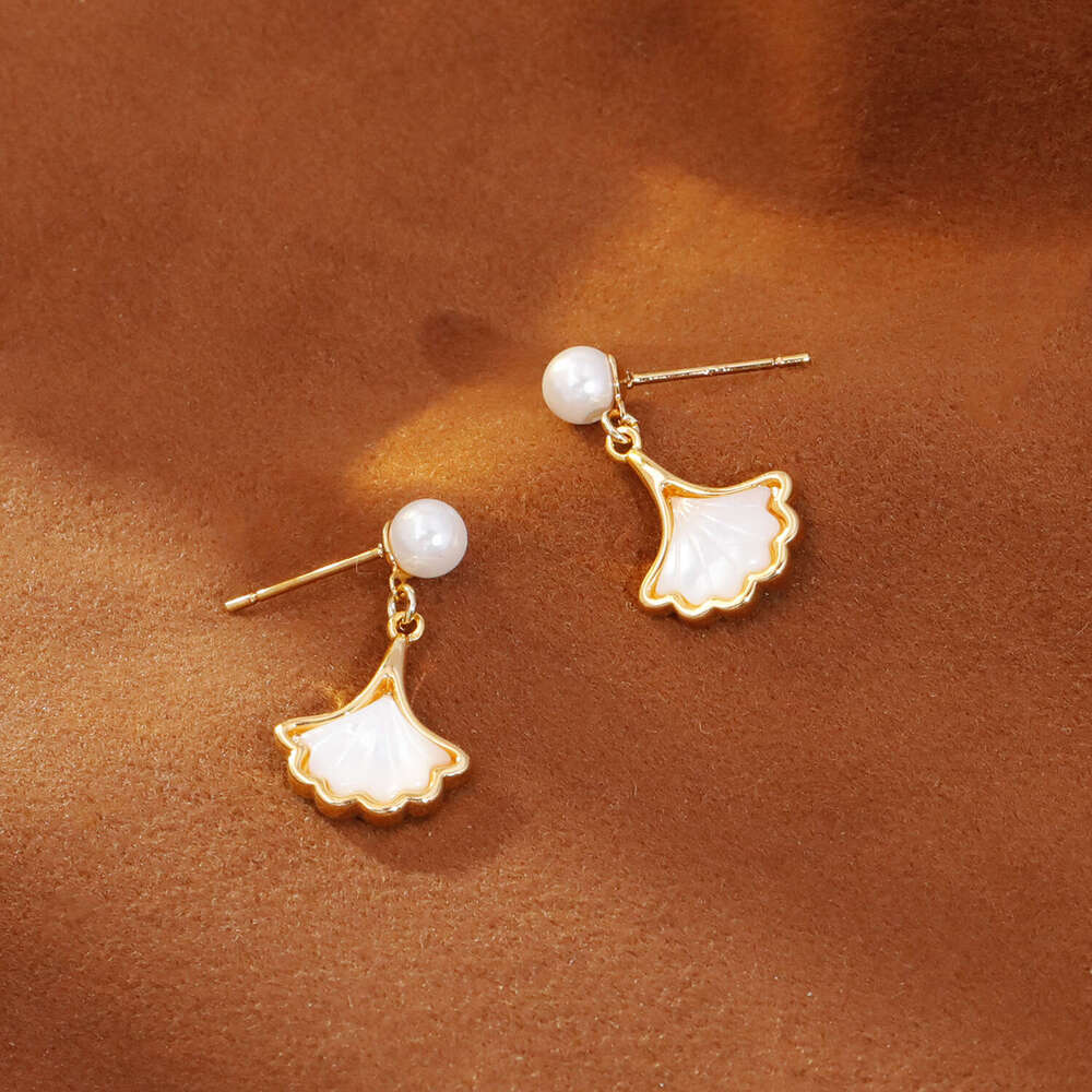 Mother-of-pearl Shell Fan-shaped Earrings Ins-style Sweet And Elegant Earrings