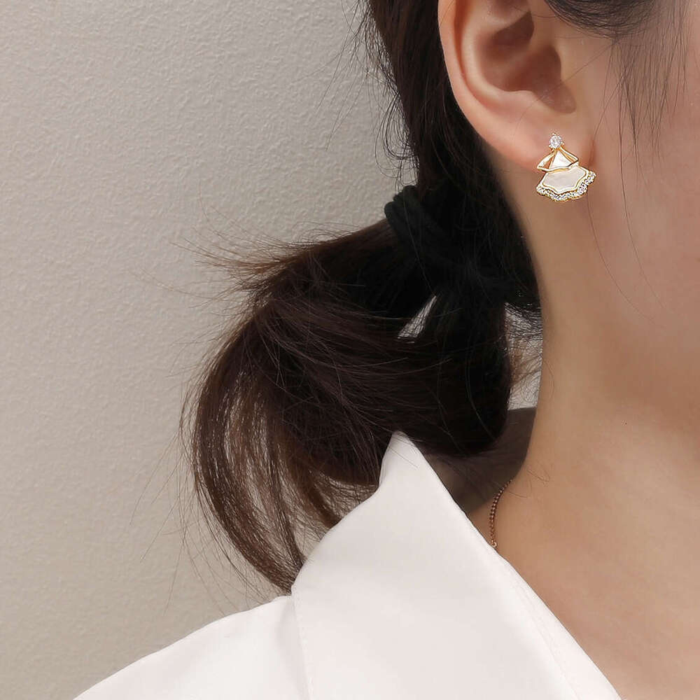 Korean Light Luxury Exquisite Internet Celebrity Niche Design Fan-shaped Natural Mother-of-pearl Earrings Ear Accessories
