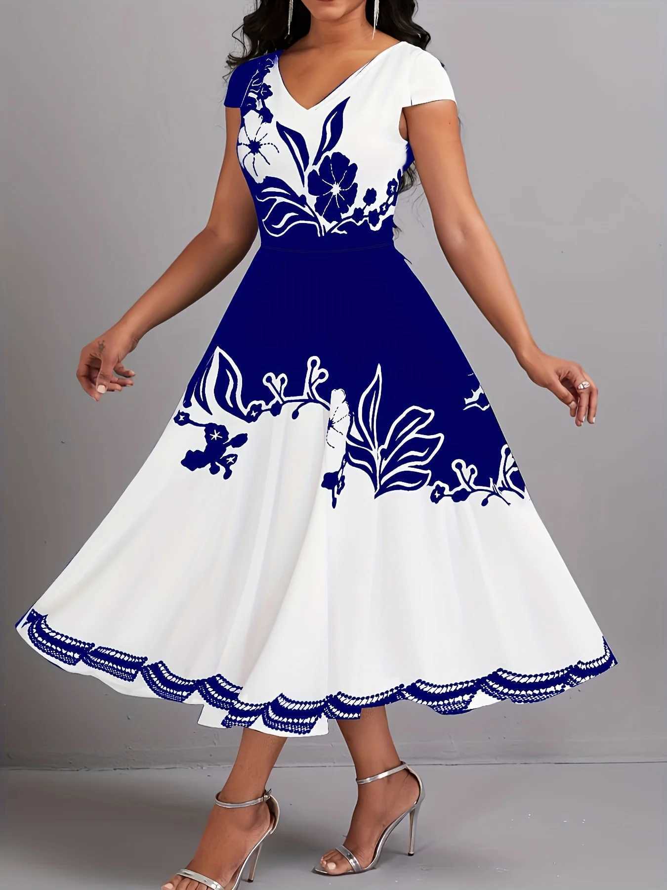 Plus Size Peplum Floral Print Dress - Elegant V-Neck Short Sleeves Scalloped Hem Medium Stretch Zipper Closure Machine Wash M260304