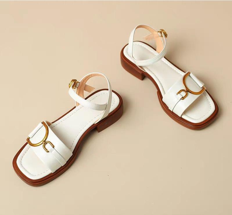 Fashionable and versatile women's new sandals 2026 outdoor best-selling beach vacation thick soled buckle sandals black brown beige