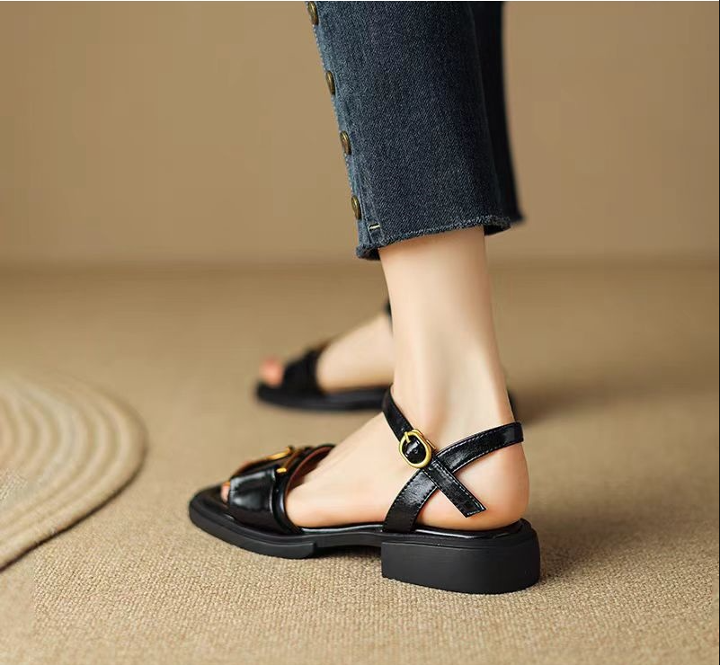 Fashionable and versatile women's new sandals 2026 outdoor best-selling beach vacation thick soled buckle sandals black brown beige