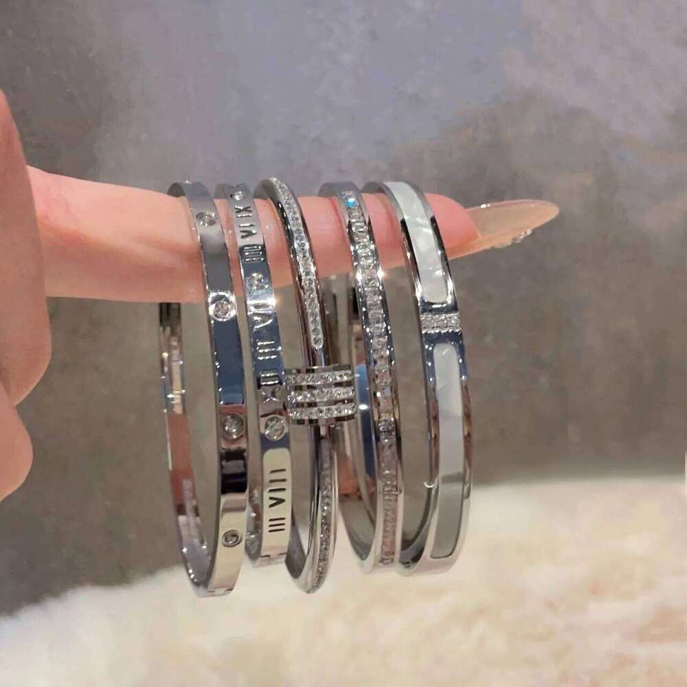 Luxury inlaid zircon fashionable titanium steel non fading suitable for female couples bracelet XJ260303