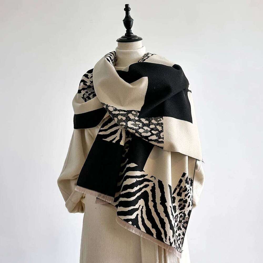 New Brand Elegance Two-Sided Leopard Print Scarf Soft Warm Fringe Pashmina Shawl Autumn and Winter Coldproof Windproof Blanket XJ260304