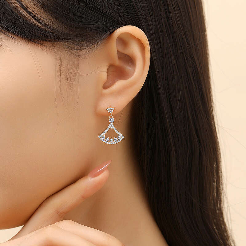 Fan-shaped Skirt Earrins Irls Fashionable And Liht Luxury Ins-style Eometric Zircon Earrins