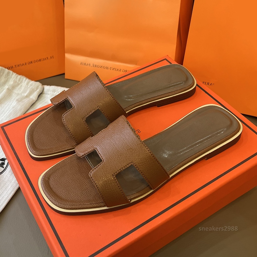 Designer slippers sandals Women luxury metal buckle slippers leather flat bottomed shallow mouth shoes summer lightweight shoes beach slippers