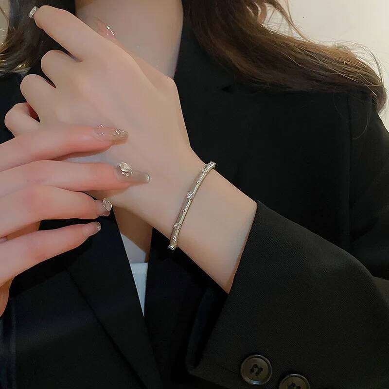 Zircon Retro Bracelet for Women Europe and The United States Light Luxury Temperament Bracelets Fashion New Accessories Gifts XJ260303