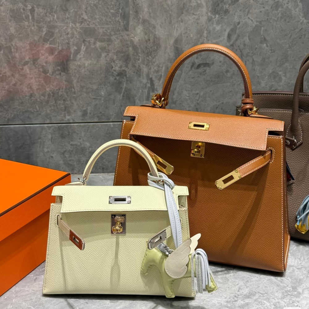 Shoulder Bags designer mini bag shoulder bag handbag luxury women crossbody bag genuine leather tote with lock and key top quality cowhide 19cm purse