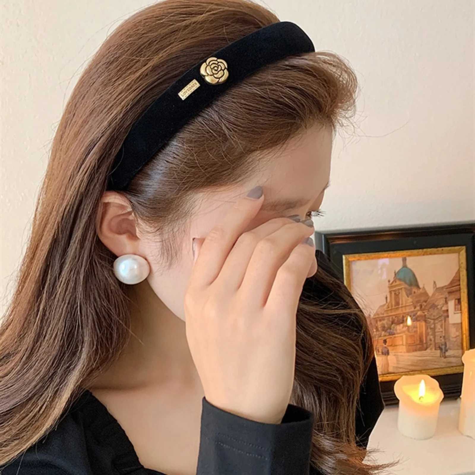 1PC Elegant Black Velvet Headband with Gold Rose Detail Trendy Hair Accessory for Women Perfect for Any Occasion H260304 - view 4