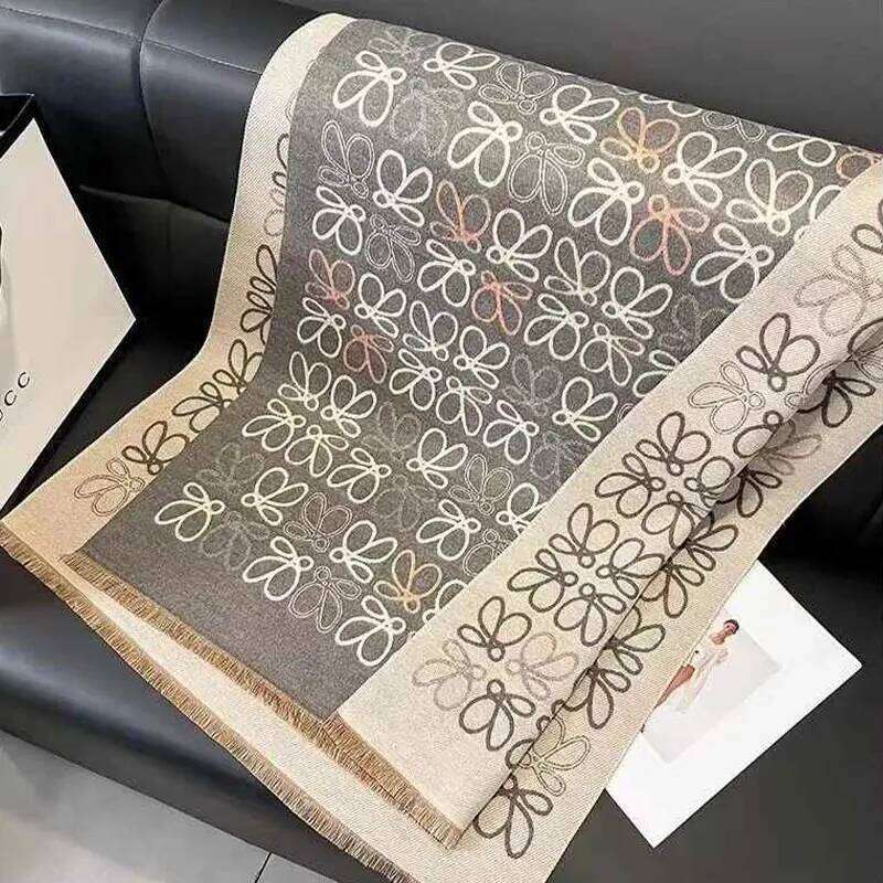 Retro High-End Women's Long Scarf Shawl Imitating Cashmere Geometric Lines Fashionable Warm Soft Autumn Winter Accessory XJ260304