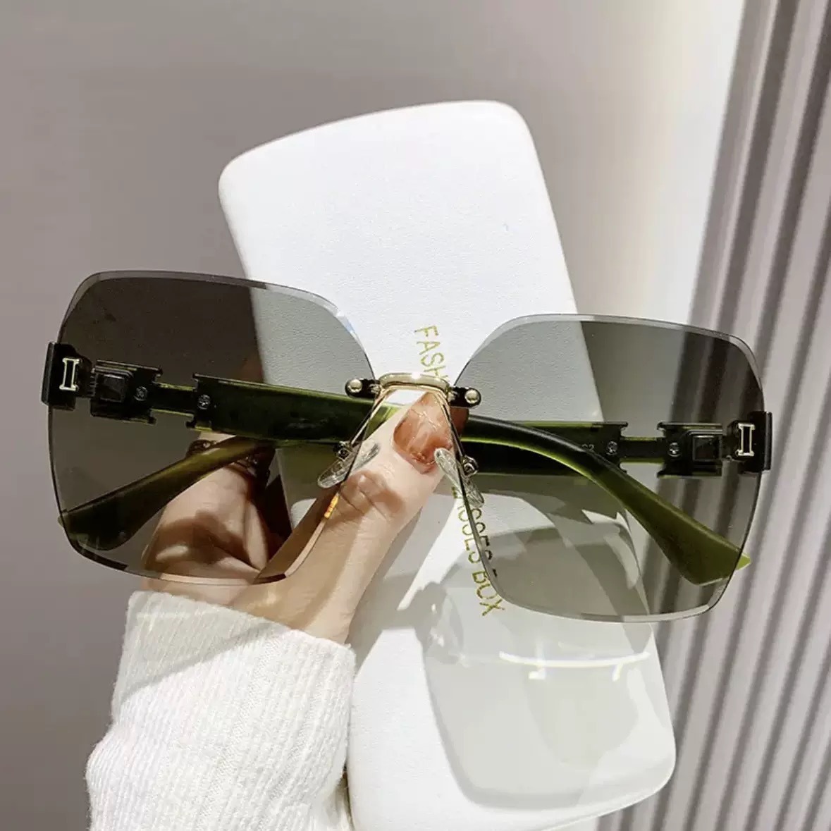 2026 New Frameless Sunglasses For Women UV Protection And Sun Shading, Korean Style Sunglasses For Men Designer Sunglasses Large Frame UV Protection G