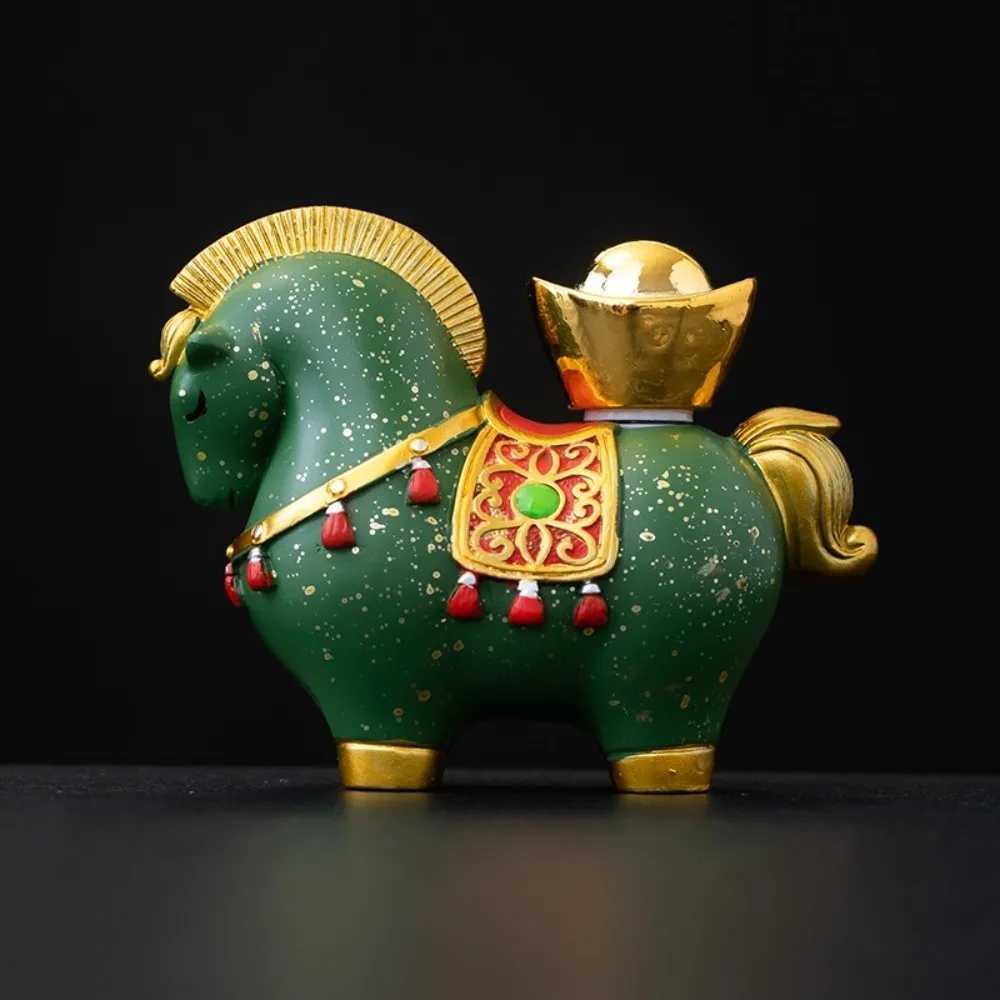 This auspicious "immediate fortune" horse ornament set symbolizes prosperity and good luck for the new year.T260304
