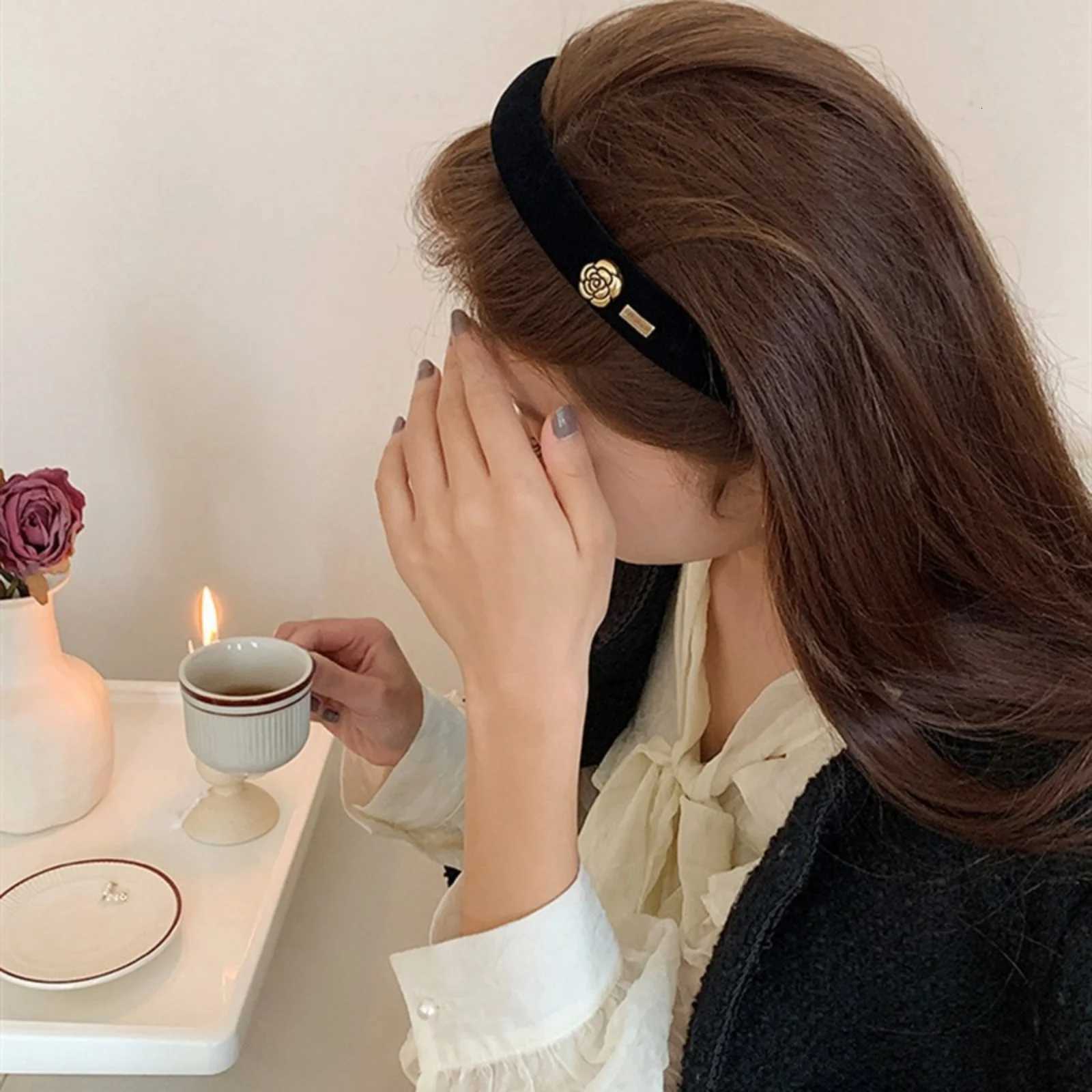 1PC Elegant Black Velvet Headband with Gold Rose Detail Trendy Hair Accessory for Women Perfect for Any Occasion H260304 - view 5
