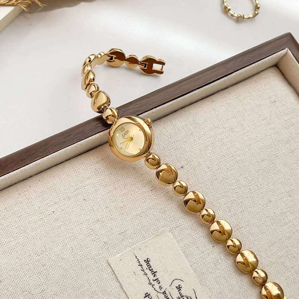 Retro Luxury Encore Red Bracelet-Style Woman Watches with Small Dial, Stainless Steel Band, Water-Resistant Quartz Movement Gift XJ260303