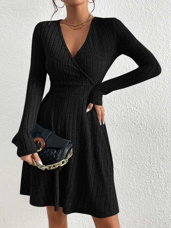 New for autumn/Winter 2024 Women Knit Slim Sexy Bodycon Dress V-Neck Long Sleeve Dress Solid Casual Midi Sweater Dress M260304