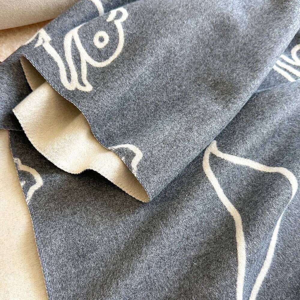 New Luxury Winter Cashmere Little Squirrel Print Scarf Women Warm Pashmina Poncho Scarves Fashion Shawl Thick Foulard Bufanda XJ260304