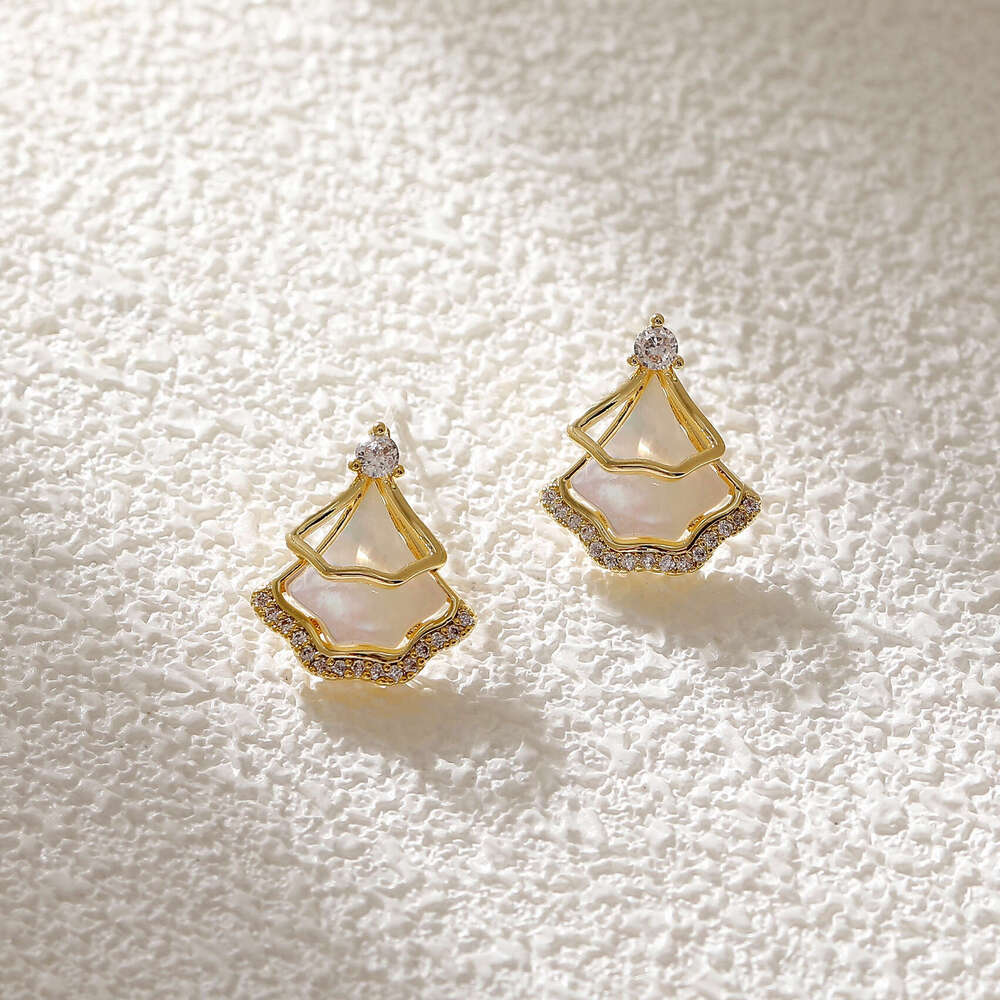 Korean Light Luxury Exquisite Internet Celebrity Niche Design Fan-shaped Natural Mother-of-pearl Earrings Ear Accessories