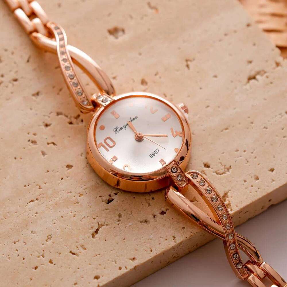 Chic Ladies' Watches Roman Numeral Dial Rhinestone Inlaid Bracelet Elegant Design Women Quartz Watch Fashion Accessory XJ260303