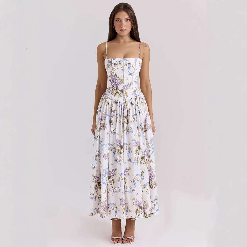 Fairy-like, fashionable, high-end French-style gentle floral camisole dress that is slimming