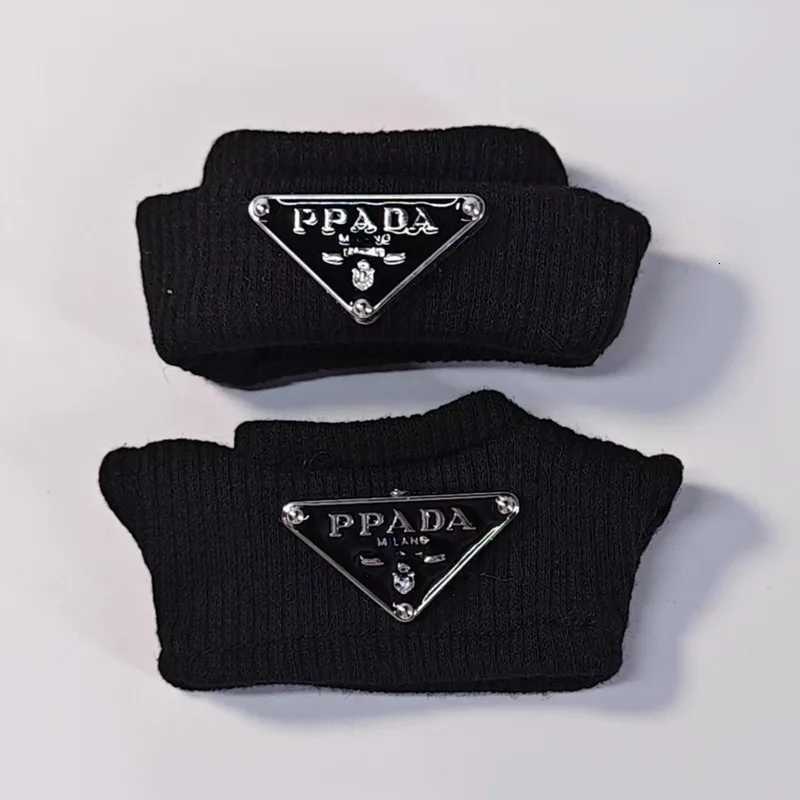 Red Triangle Badge Knit Set with Beanie & Sweatshirt for 10cm & 40cm V4 Labubu Dolls Festive Holiday GiftT260304