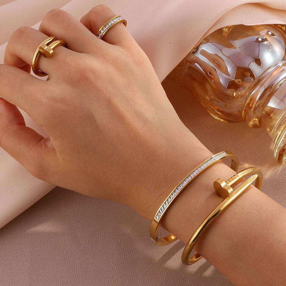 Yupsk 4Pcs Classic Heart Shaped Nail Head Closed Bracelet Ring Set for Women Waterproof Stainless Steel Jewelry New XJ260303