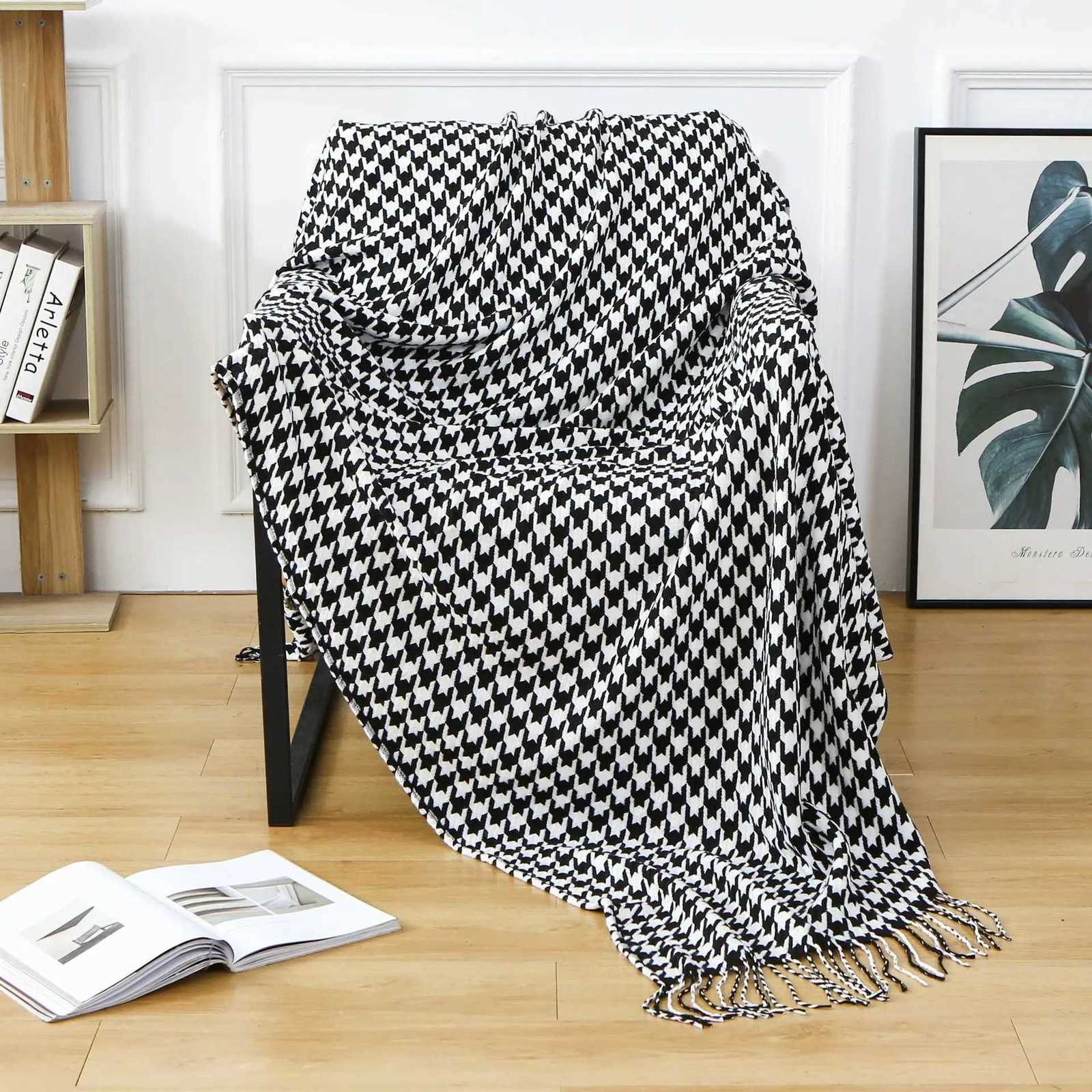 Modern Summer Throw Blanket Black and White Houndstooth Decor Sofa Blanket Homestay Hotel Bed Towel Bed Flag Soft Scarf TasselT260304