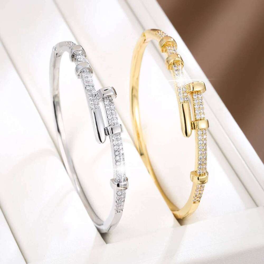Personalized Geometric Line Design Synthetic Zirconia Women's Bracelet For Daily Gift Jewelry Accessories XJ260303