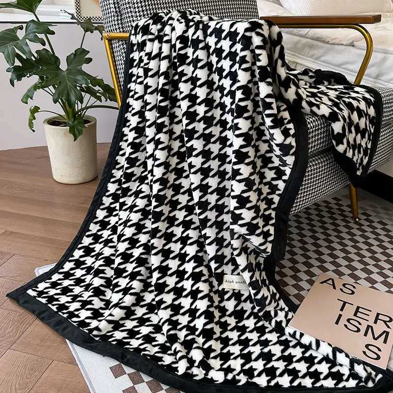 Chessboard Soft Throw Blanket Lightweight Polyester for Bedroom Air Conditioning UseT260304
