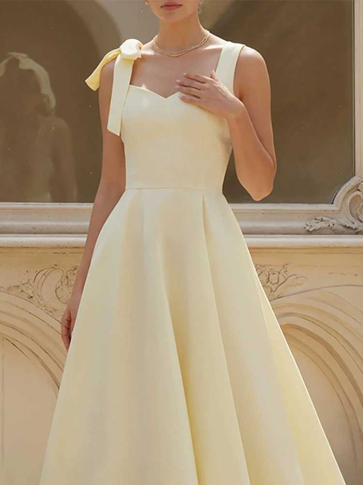 French style light solid color V-neCK sleeveless womens dress temperament commuting niche dress M260304