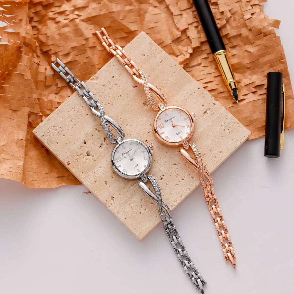 Chic Ladies' Watches Roman Numeral Dial Rhinestone Inlaid Bracelet Elegant Design Women Quartz Watch Fashion Accessory XJ260303