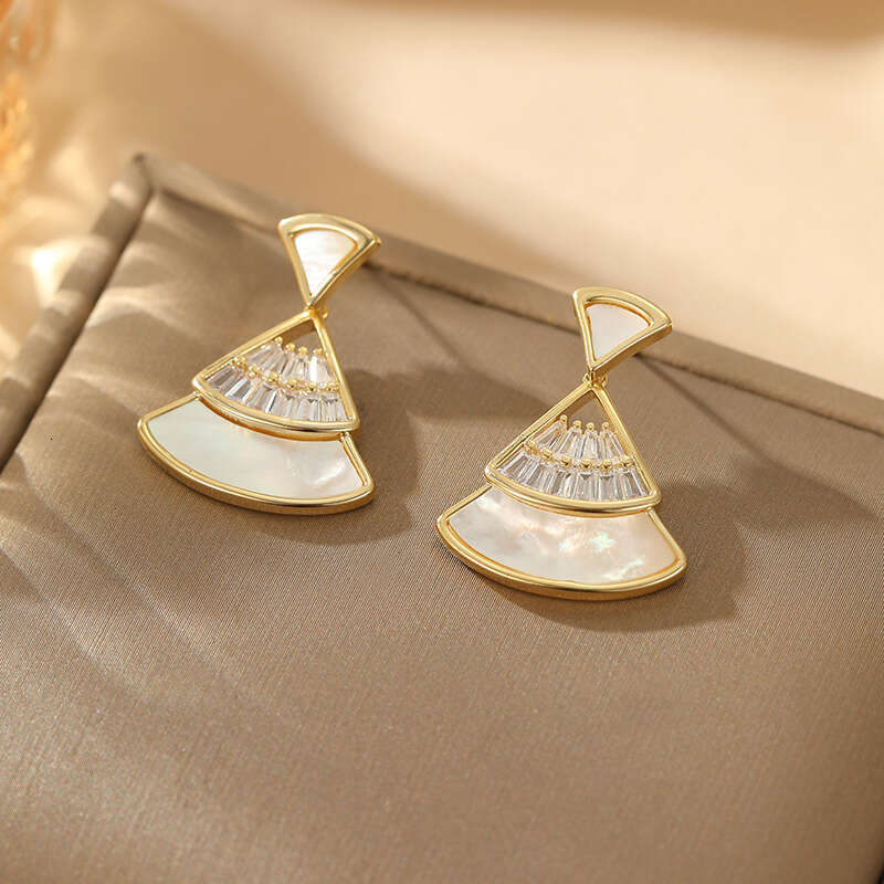 Korean-style Simple Fan-shaped Mother-of-pearl Earrings High-end Feel Inlaid With Zirconia 925 Silver Needle Studs