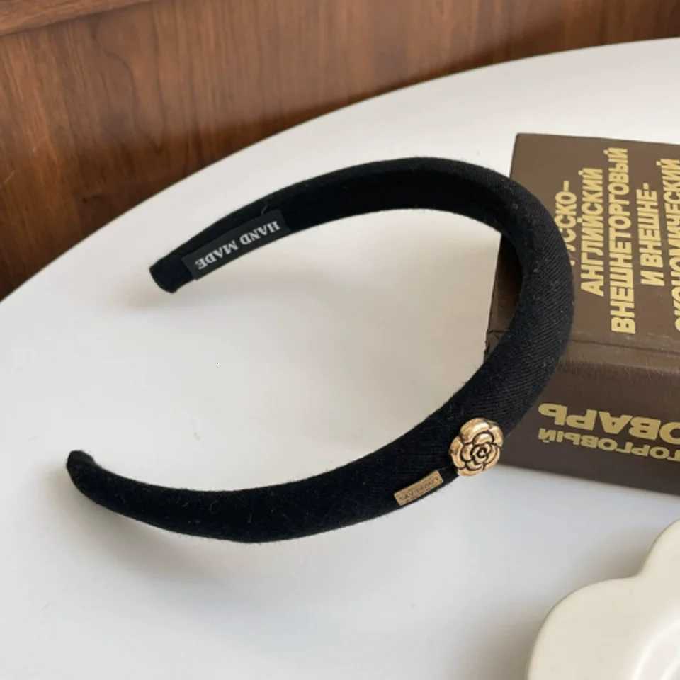 1PC Elegant Black Velvet Headband with Gold Rose Detail Trendy Hair Accessory for Women Perfect for Any Occasion H260304 - view 6
