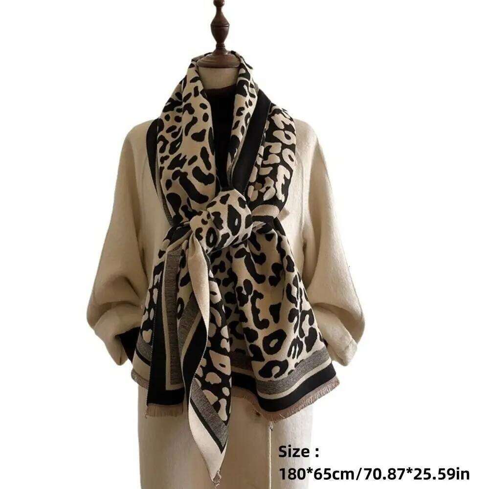 New Winter Warm Cashmere Scarf Vintage Leopard print Thickened Tassel Scarves Soft Fringed Shawls Women Gift XJ260304