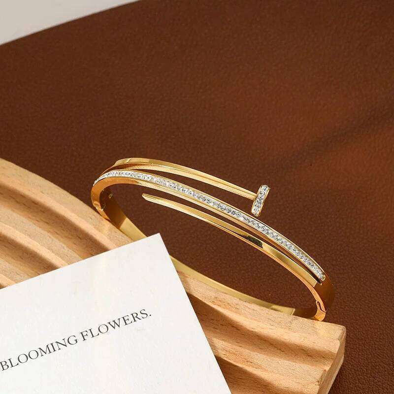 316 Nail Light Luxury Titanium Steel Women's High Quality Bracelet Multi Functional Non-fading Hand Jewelry XJ260303