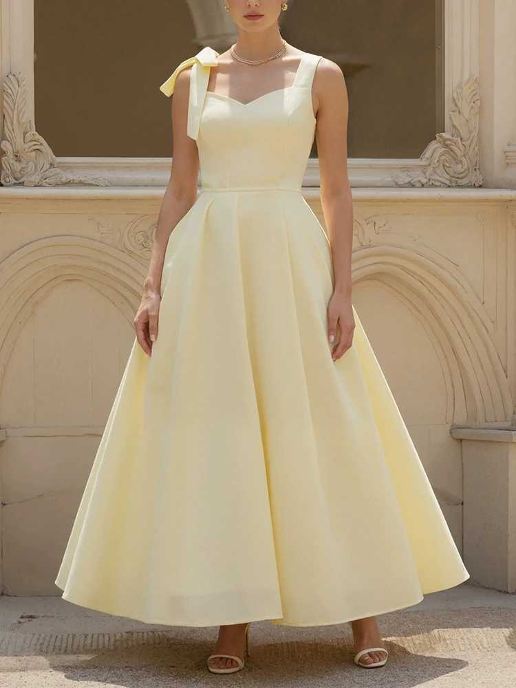 French style light solid color V-neCK sleeveless womens dress temperament commuting niche dress M260304