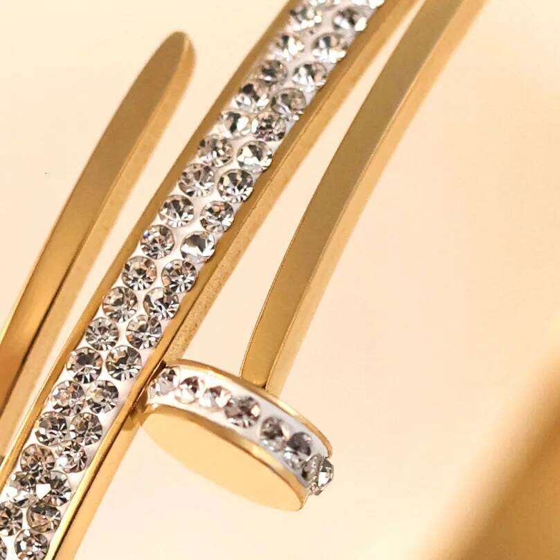 316 Nail Light Luxury Titanium Steel Women's High Quality Bracelet Multi Functional Non-fading Hand Jewelry XJ260303