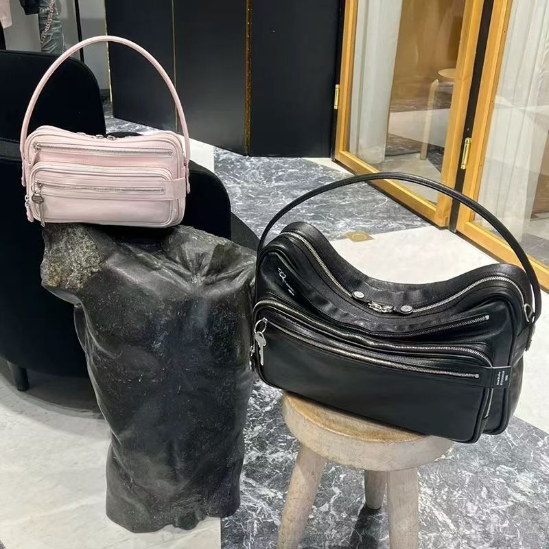 New Top-Level Luxury Designer Women's Leather Shoulder At The Armpit, Crossbody Handbag, Sling Motorcycle Bag, Celebrity-Similar Camera Bag Suoto