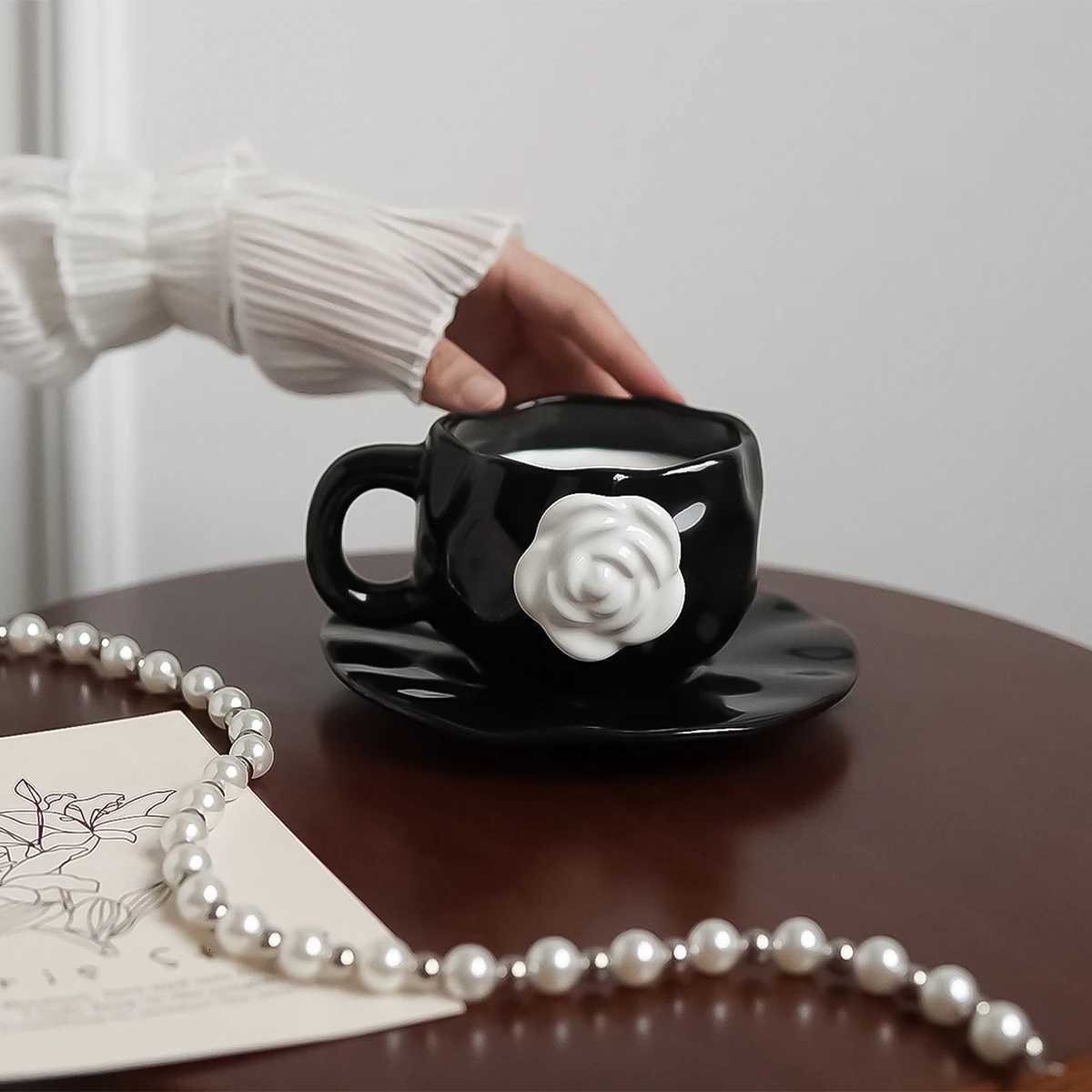 1Pc350Ml High-End Camellia Mug Exquisite Niche Design Ceramic Mug Afternoon Tea Camellia Ceramic Cup Mug Coffee Cup Gift SouveniT260304