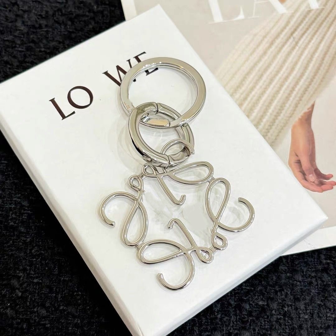 Keychain designer brand Classic Exquisite Luxury Leather Car Keyring Alloy Letter Unisex Lanyard Gold Black Metal keychain aaa+