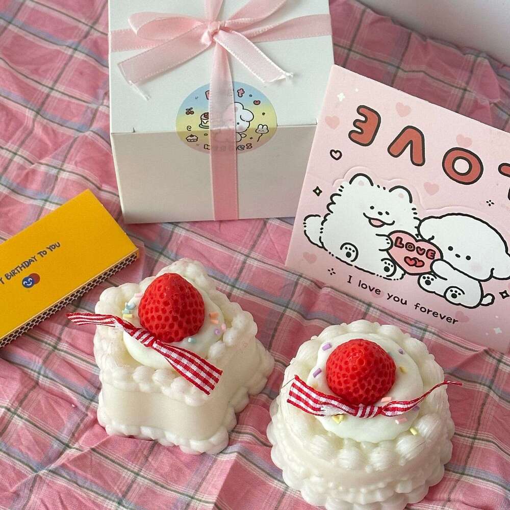 Strawberry Cake Premium Scented Candle Birthday Niche Smokeless Best Friend Graduation Christmas Gift Box Souvenir W260304
