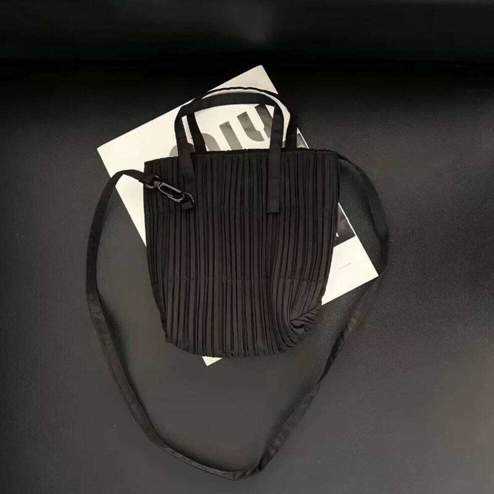 OLOEY Pleated Solid Color Fashion Casual Original Design Creative Large Capacity Handbag 2025 New