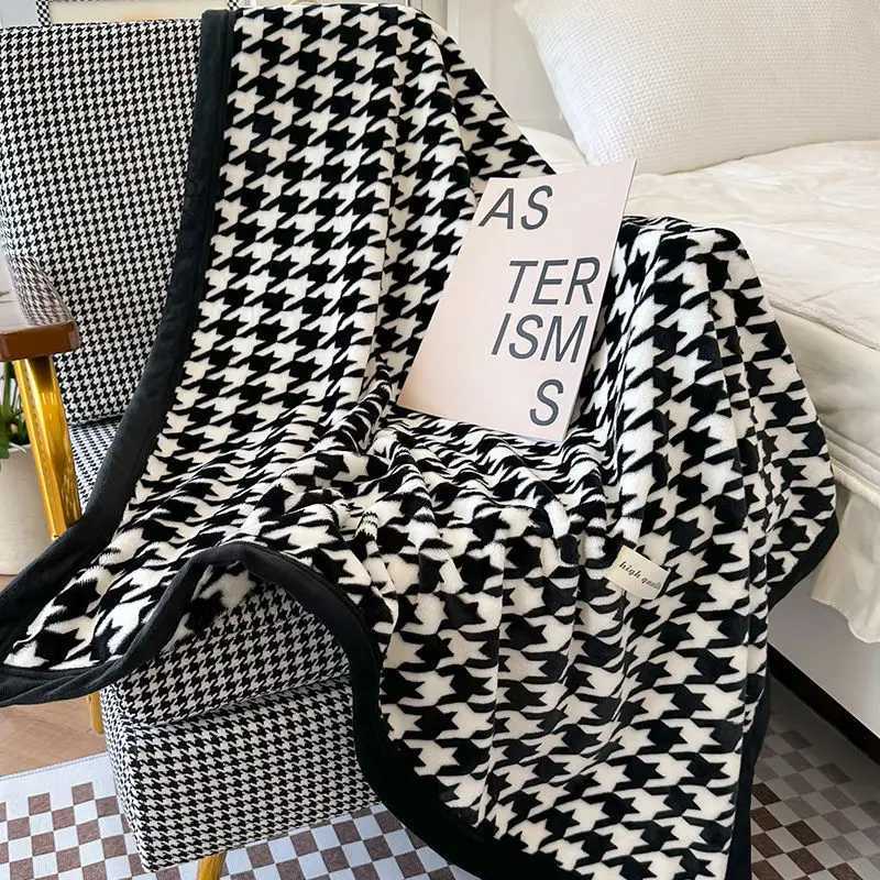 Chessboard Soft Throw Blanket Lightweight Polyester for Bedroom Air Conditioning UseT260304