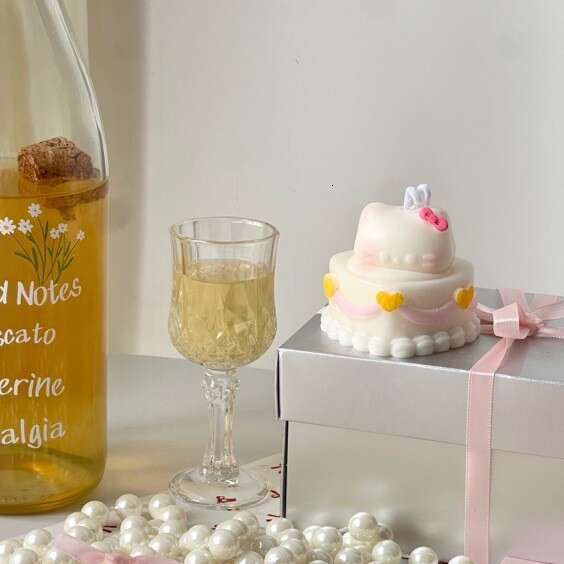 KT Cute Ice Cream Cake Scented Candle Niche High-end Ornament Birthday Gift Souvenir Photography Prop W260304