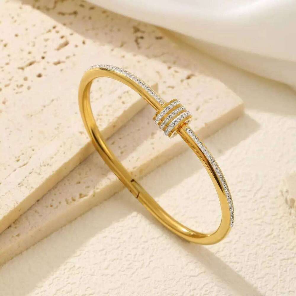 European American fashionable small waist stainless steel bracelet with simple diamond inlay and gold-plated non fading wome XJ260303