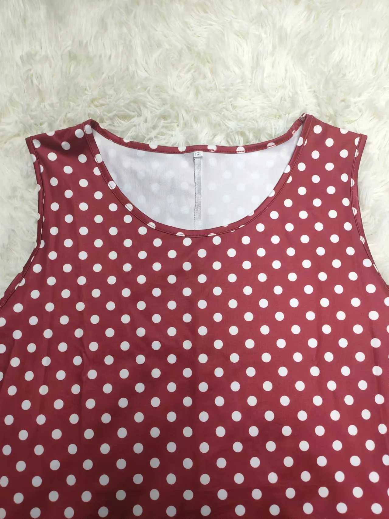 The chic sleeveless dress for spring and summer 2025 features an elegant black and white polka dot print pattern a fashionable M260304