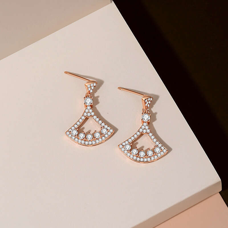 Fan-shaped Skirt Earrins Irls Fashionable And Liht Luxury Ins-style Eometric Zircon Earrins