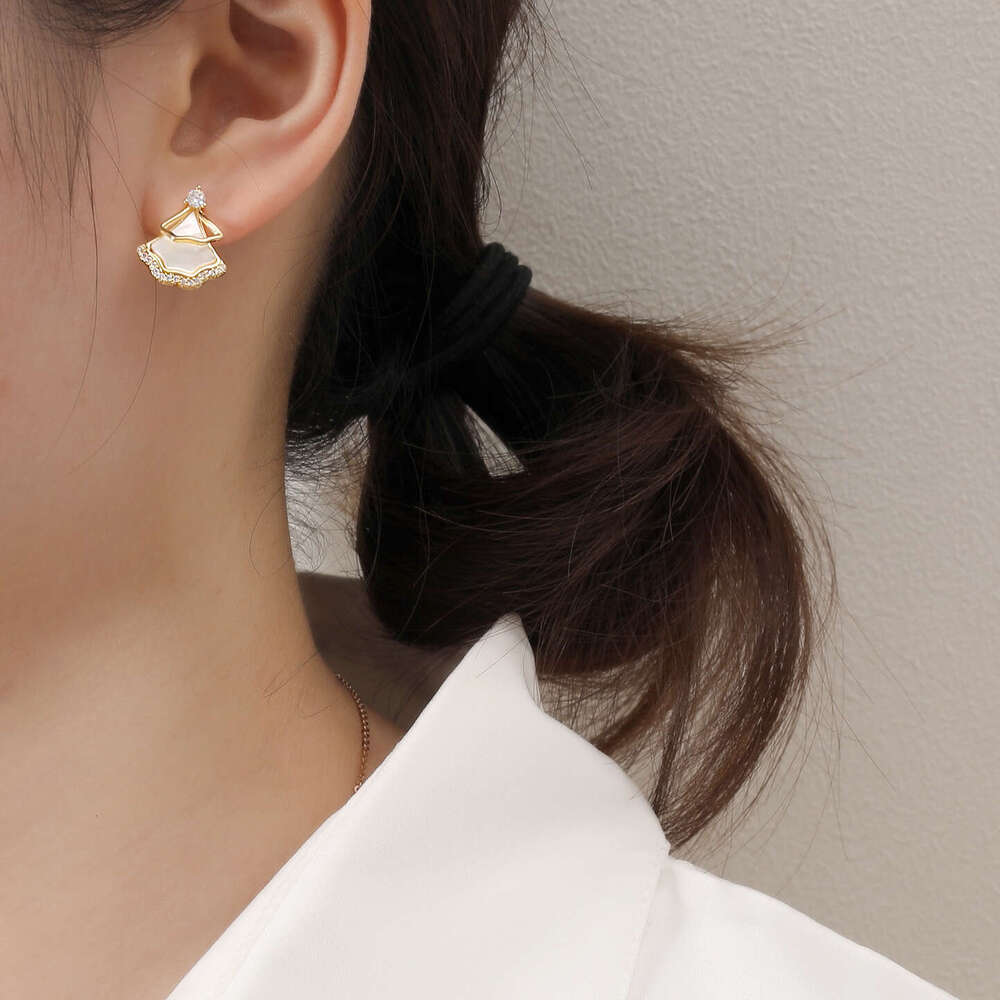 Korean Light Luxury Exquisite Internet Celebrity Niche Design Fan-shaped Natural Mother-of-pearl Earrings Ear Accessories