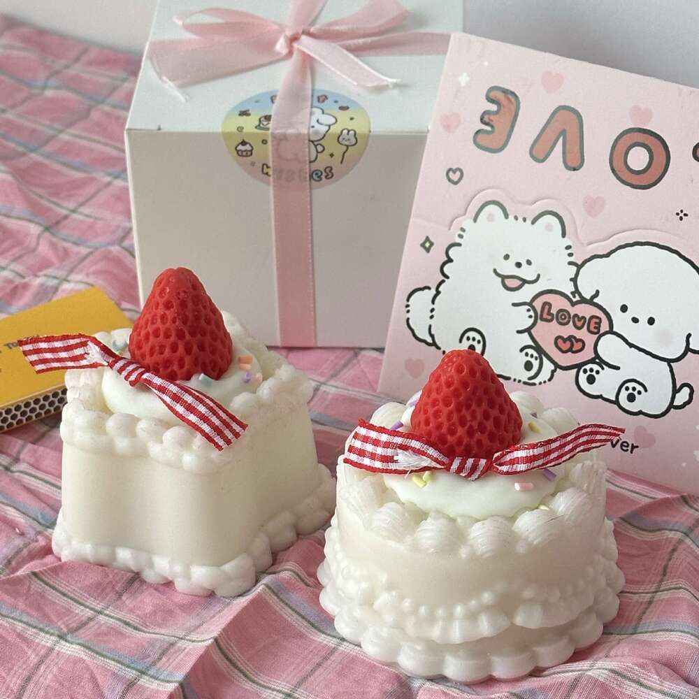 Strawberry Cake Premium Scented Candle Birthday Niche Smokeless Best Friend Graduation Christmas Gift Box Souvenir W260304